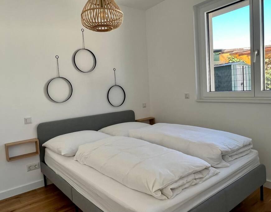 Modern Studio Gardenia_Gartenwohnung Alte Donau Вена Экстерьер фото