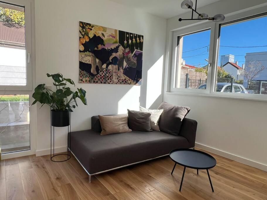 Modern Studio Gardenia_Gartenwohnung Alte Donau Вена Экстерьер фото